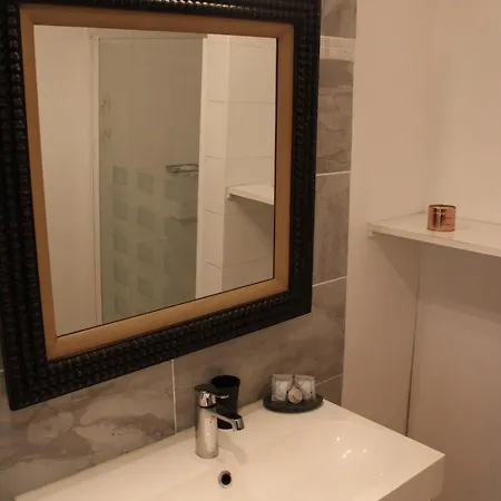 Agreable Appartement P2 Centre Ville Au Calme. Nimes Exterior photo