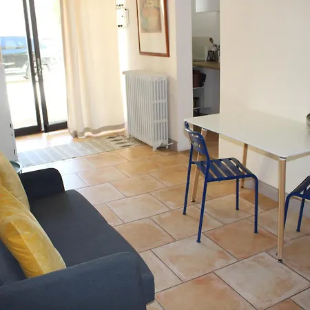 Agreable Appartement P2 Centre Ville Au Calme. Nimes Exterior photo